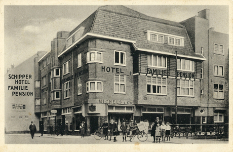 711408 Reclameprentbriefkaart van P.E. Schipper, Hotel - Familie Pension, Nobelstraat 1a bis-1c bis te Utrecht, met een ...